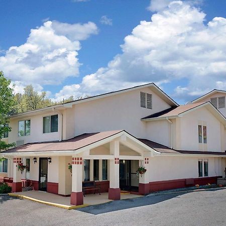 Super 8 By Wyndham Newburgh/West Point Stewart Intl Airport Motell Exteriör bild