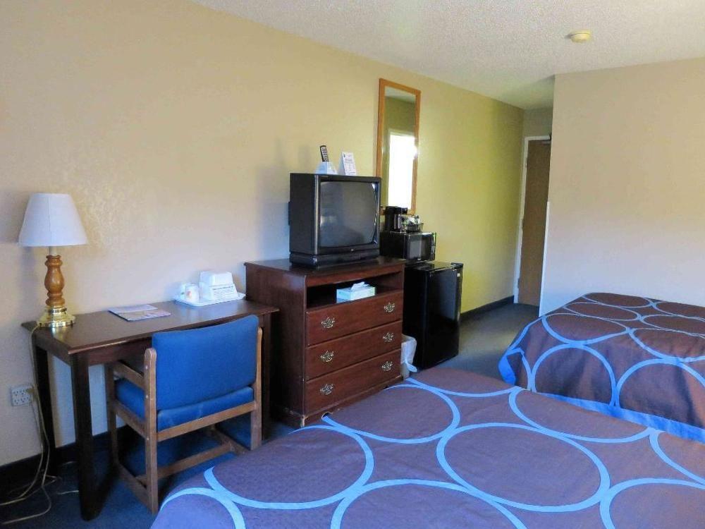 Super 8 By Wyndham Newburgh/West Point Stewart Intl Airport Motell Exteriör bild