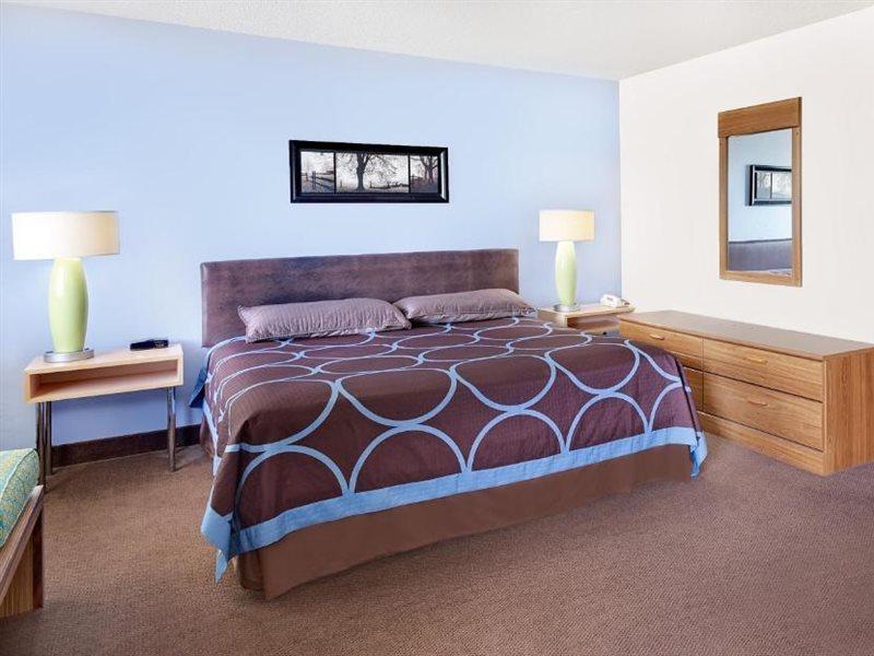 Super 8 By Wyndham Newburgh/West Point Stewart Intl Airport Motell Exteriör bild