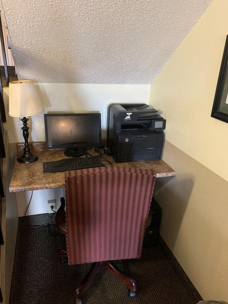 Super 8 By Wyndham Newburgh/West Point Stewart Intl Airport Motell Exteriör bild