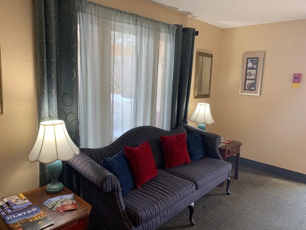 Super 8 By Wyndham Newburgh/West Point Stewart Intl Airport Motell Exteriör bild