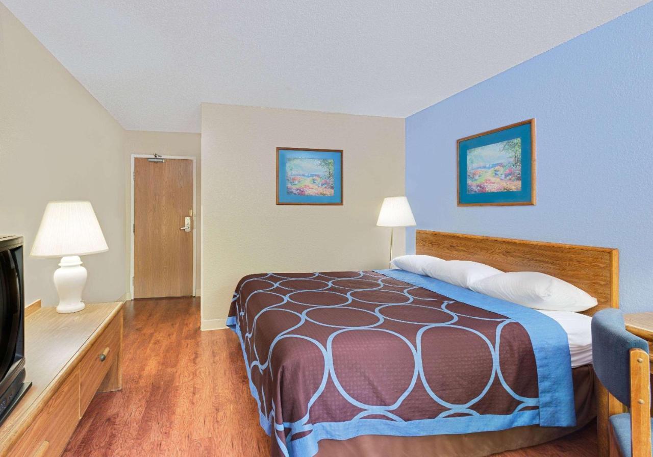 Super 8 By Wyndham Newburgh/West Point Stewart Intl Airport Motell Exteriör bild