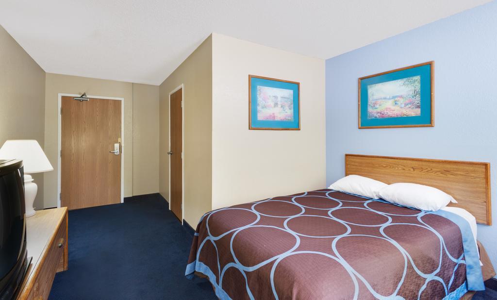 Super 8 By Wyndham Newburgh/West Point Stewart Intl Airport Motell Exteriör bild