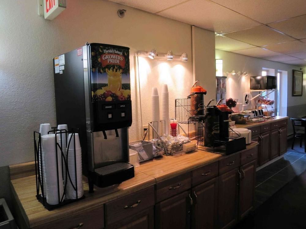 Super 8 By Wyndham Newburgh/West Point Stewart Intl Airport Motell Exteriör bild