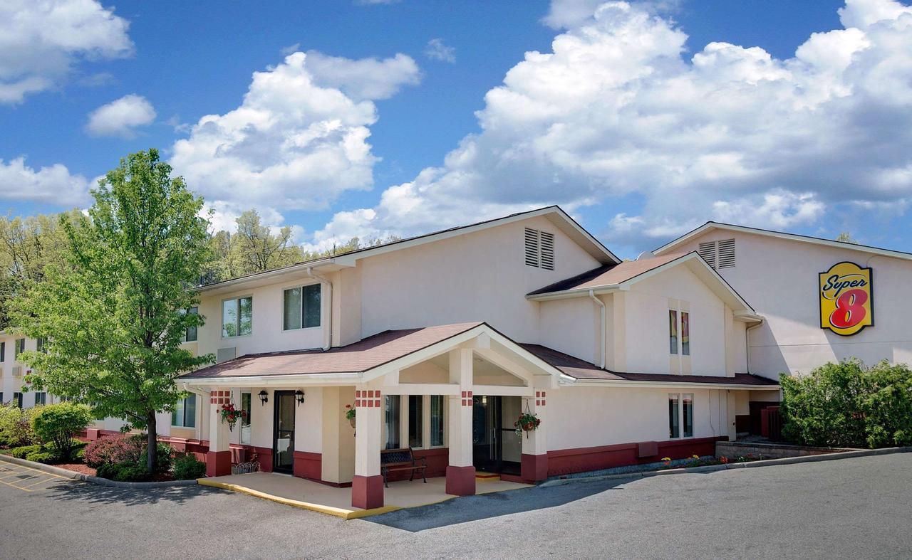 Super 8 By Wyndham Newburgh/West Point Stewart Intl Airport Motell Exteriör bild