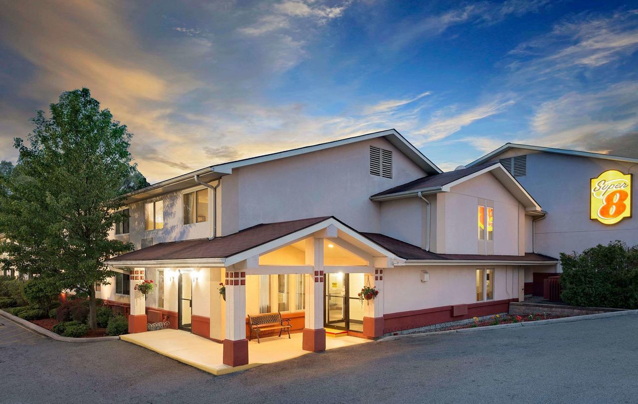 Super 8 By Wyndham Newburgh/West Point Stewart Intl Airport Motell Exteriör bild