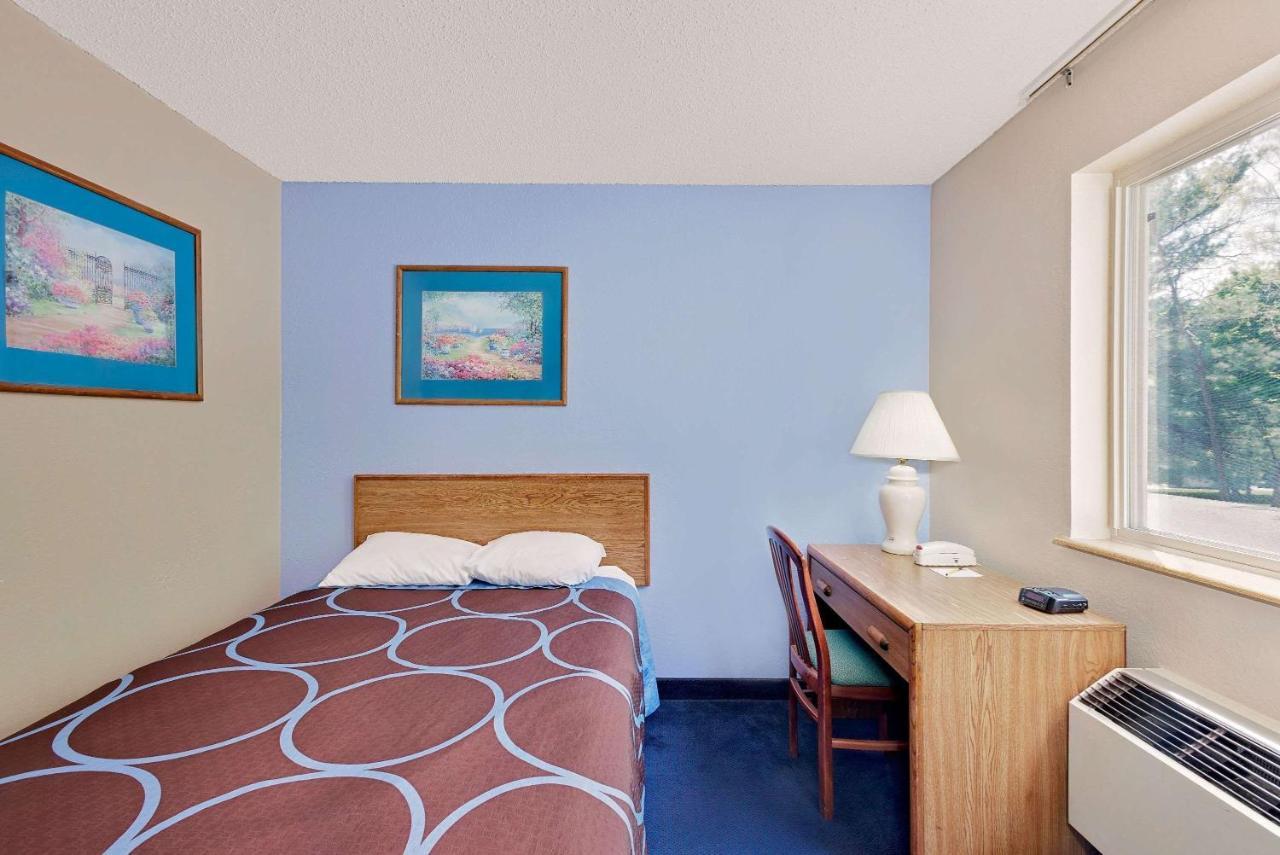 Super 8 By Wyndham Newburgh/West Point Stewart Intl Airport Motell Exteriör bild